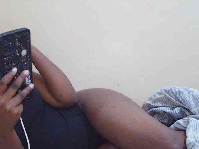 Sweetdiva2 bongacams live cam model