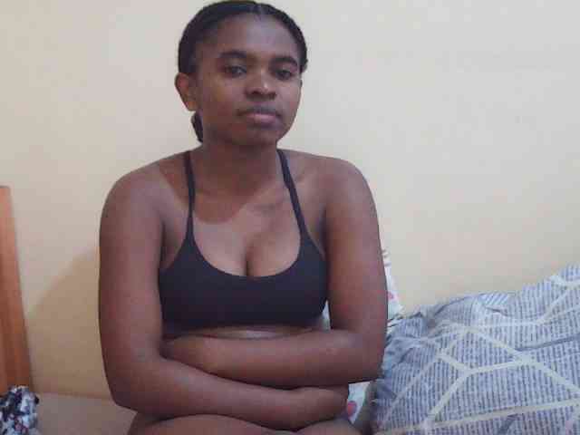 Sweetdiva2 bongacams live cam model
