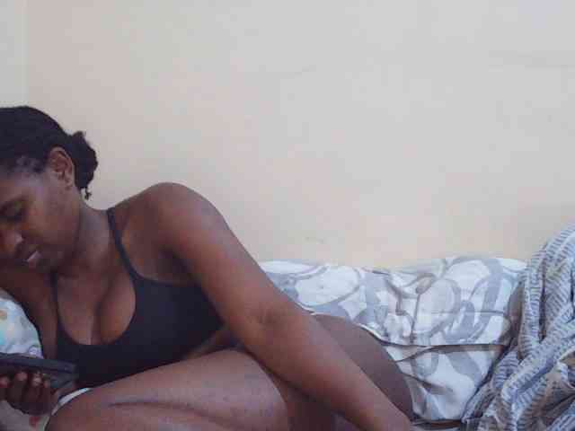 Sweetdiva2 bongacams live cam model