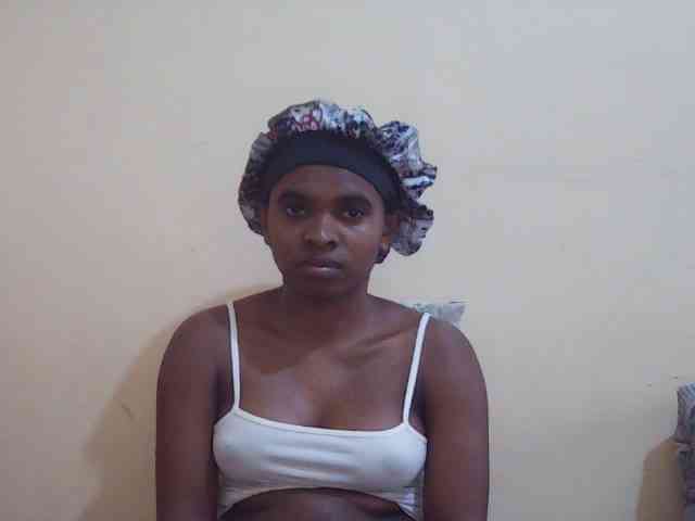 Sweetdiva2 bongacams live cam model