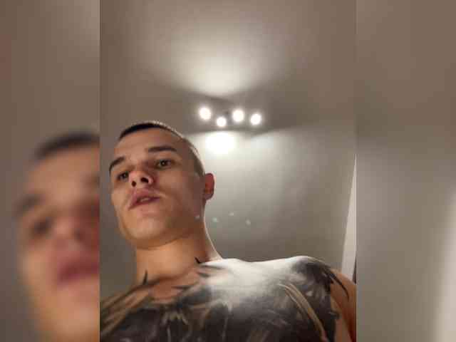 AAOneLove bongacams live cam model