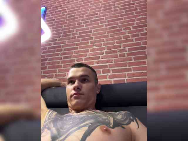 AAOneLove bongacams live cam model