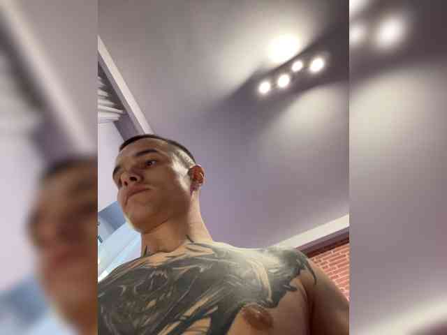 AAOneLove bongacams live cam model
