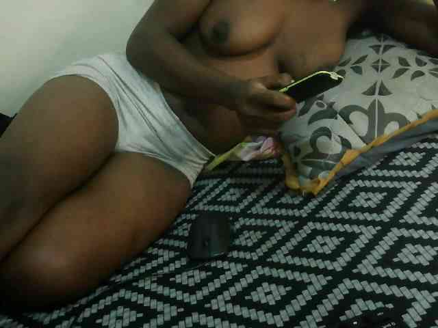 Prettyebony3 bongacams live cam model