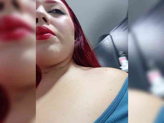 ChloeCartier bongacams live cam model