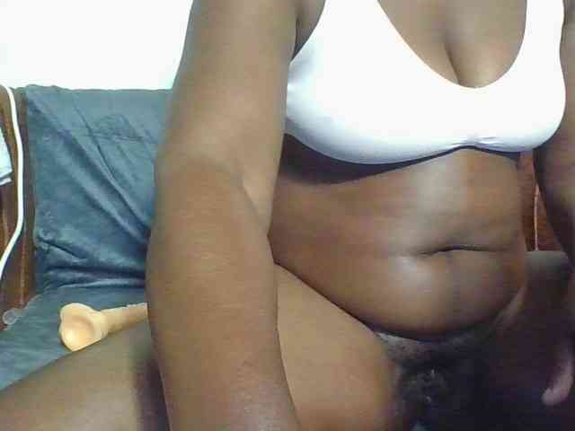 Thickbirdie05 bongacams live cam model
