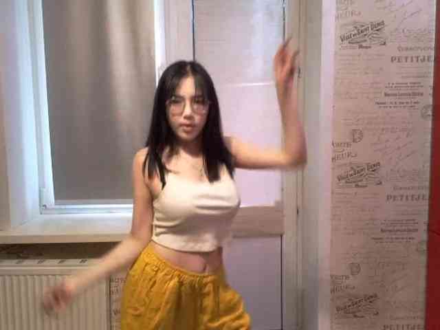 MyrleHenggeler bongacams live cam model