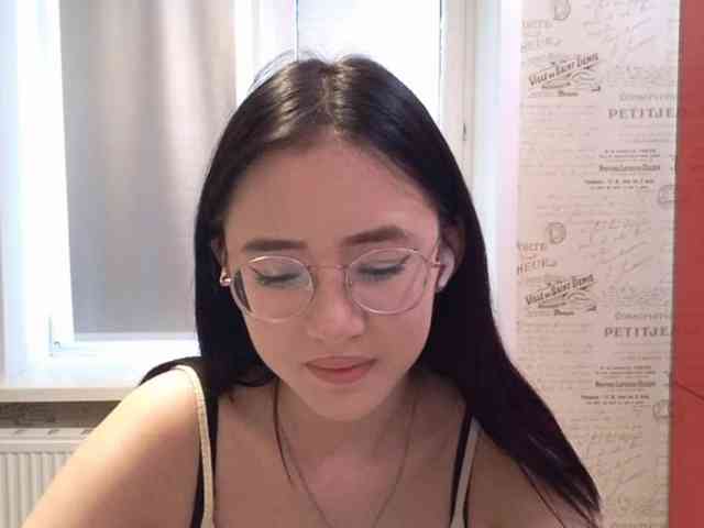 MyrleHenggeler bongacams live cam model
