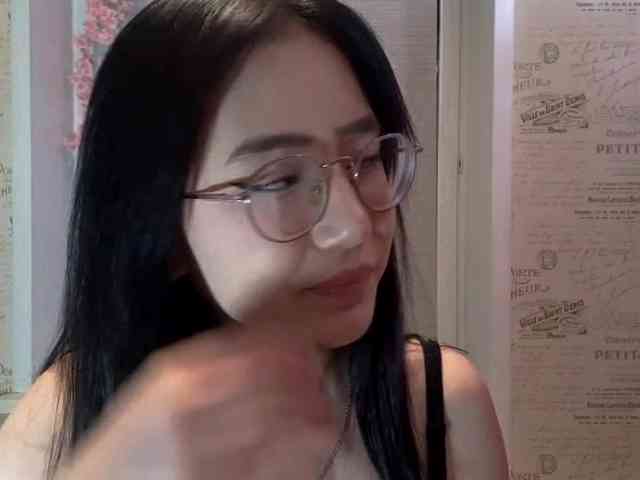 MyrleHenggeler bongacams live cam model