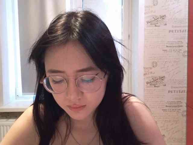 MyrleHenggeler bongacams live cam model