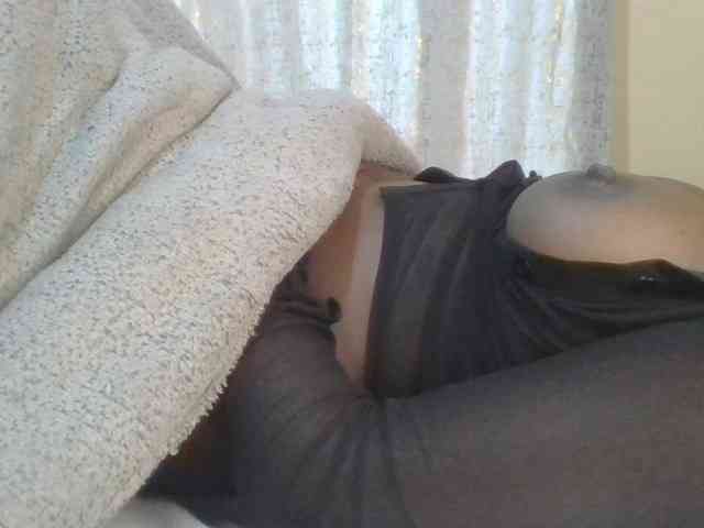 Shantell bongacams live cam model