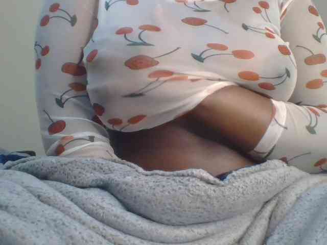Shantell bongacams live cam model