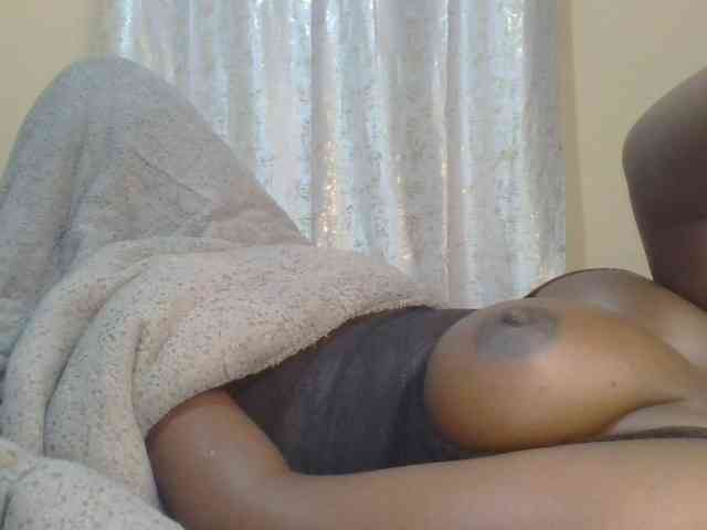 Shantell bongacams live cam model