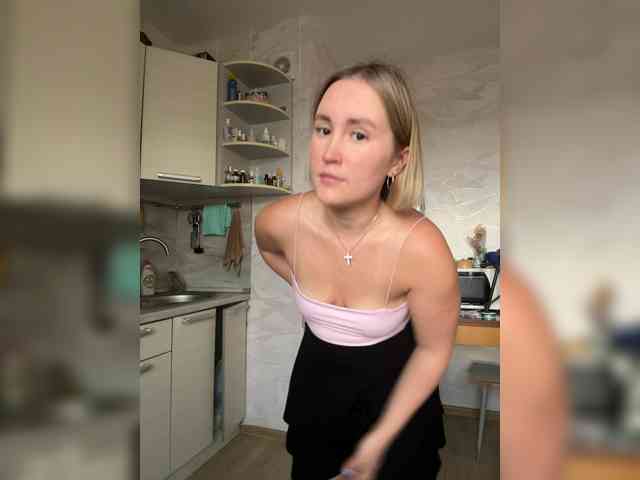 RUS577643 bongacams live cam model