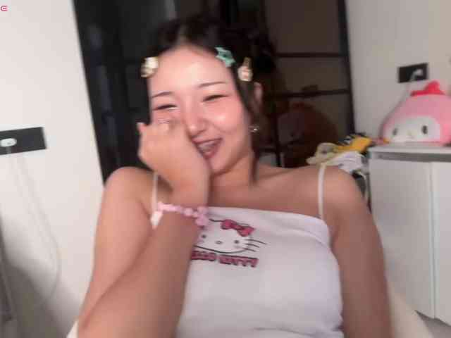 minnie-joy bongacams live cam model