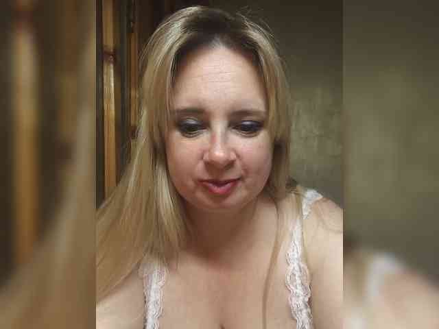 Mila2703 bongacams live cam model