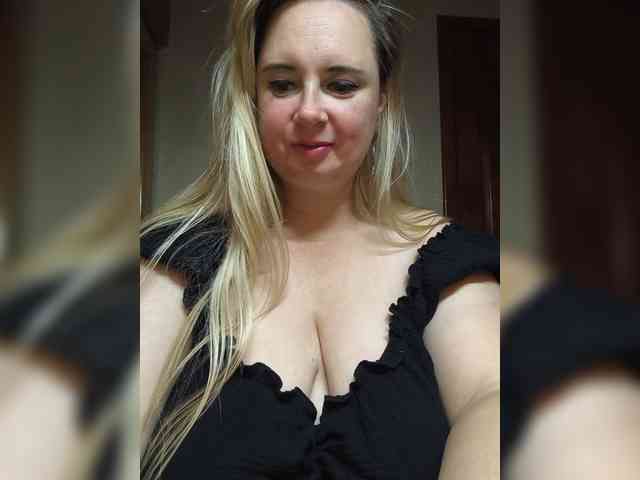 Mila2703 bongacams live cam model
