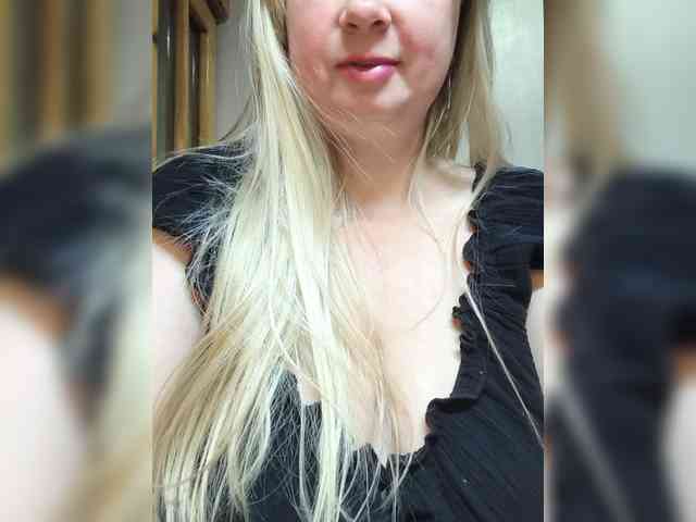Mila2703 bongacams live cam model