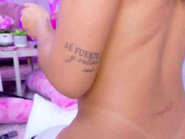 RachelTooms bongacams live cam model