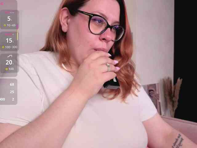 Valery-Grand bongacams live cam model
