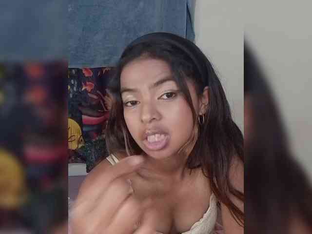 Lolah261 bongacams live cam model