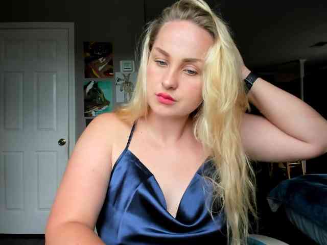 Adellebunny bongacams live cam model