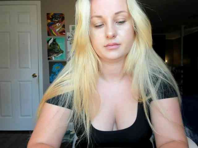 Adellebunny bongacams live cam model
