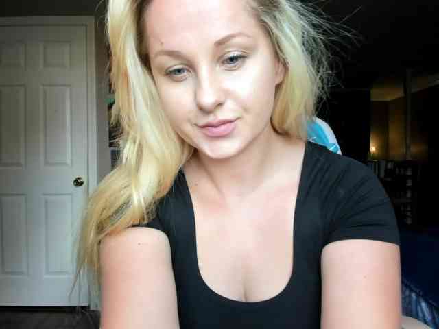 Adellebunny bongacams live cam model