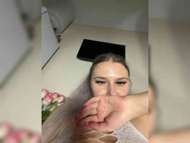 Viola18a bongacams live cam model