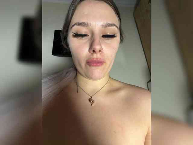 Viola18a bongacams live cam model