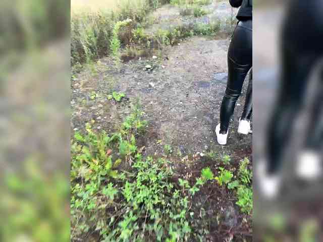 Feet-sweet-little-girl bongacams live cam model