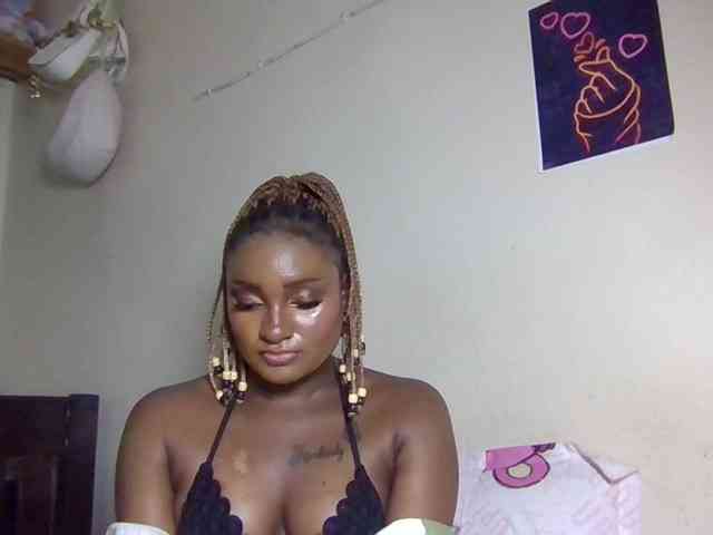 Kimzey bongacams live cam model