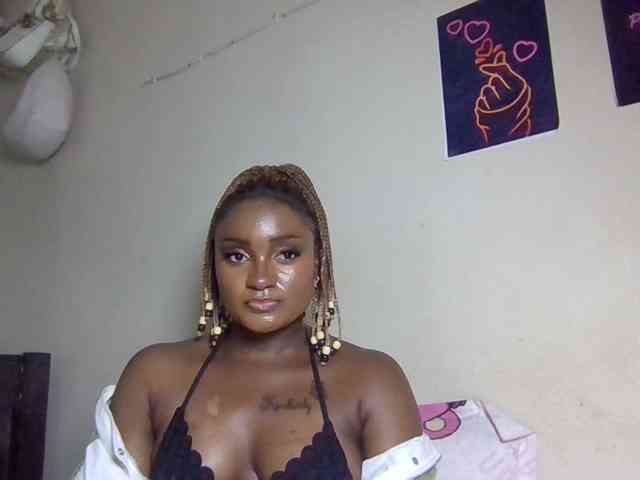 Kimzey bongacams live cam model