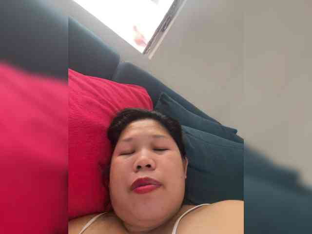 ChubbyBabe31 bongacams live cam model
