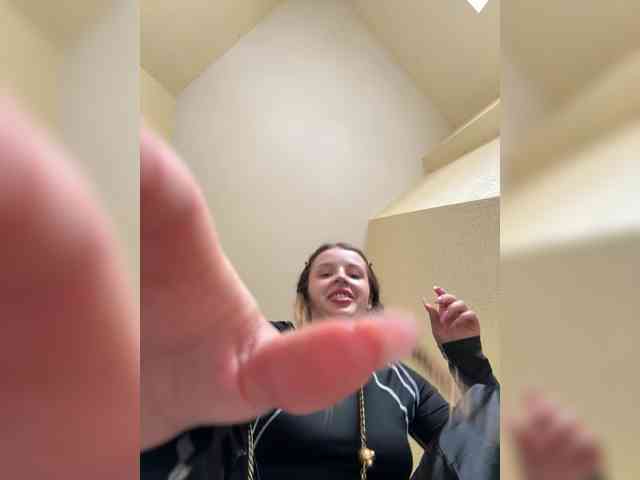 Rosalinelov bongacams live cam model