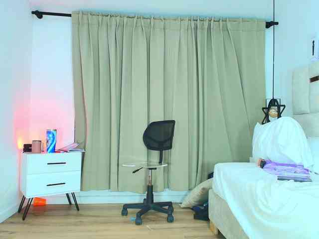 Sara-BigAss bongacams live cam model