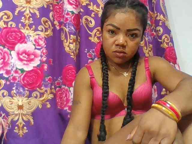 Elyah1a bongacams live cam model