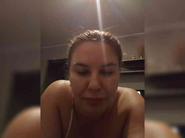 AvaQueen bongacams live cam model