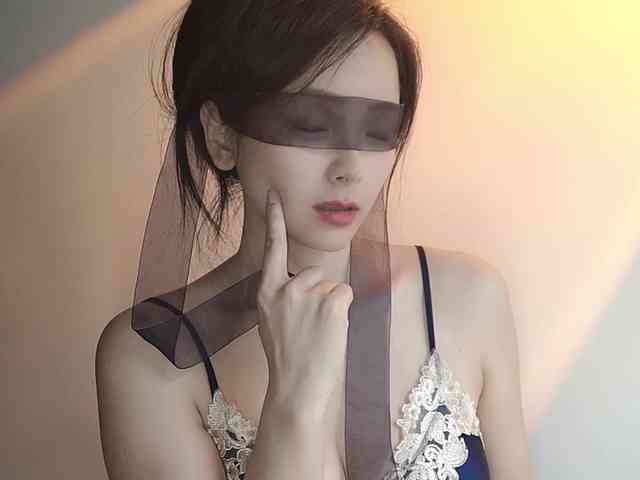 lanerb bongacams live cam model