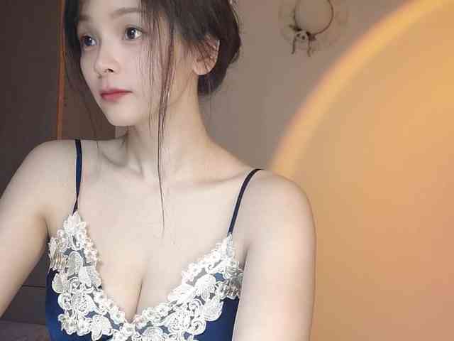 lanerb bongacams live cam model