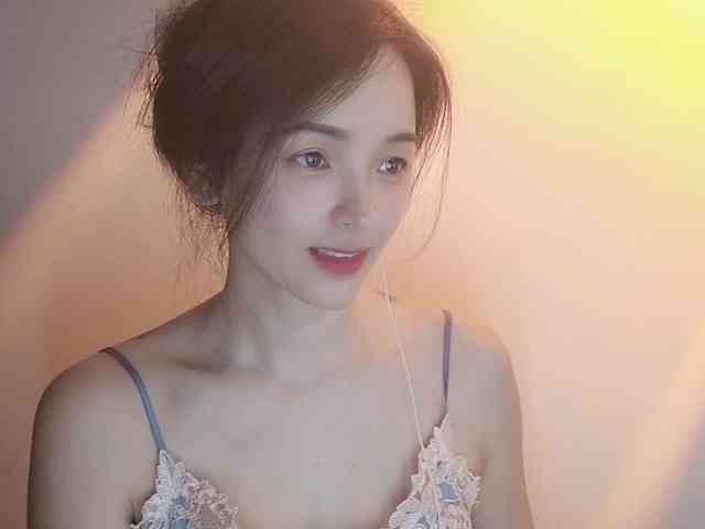 lanerb bongacams live cam model