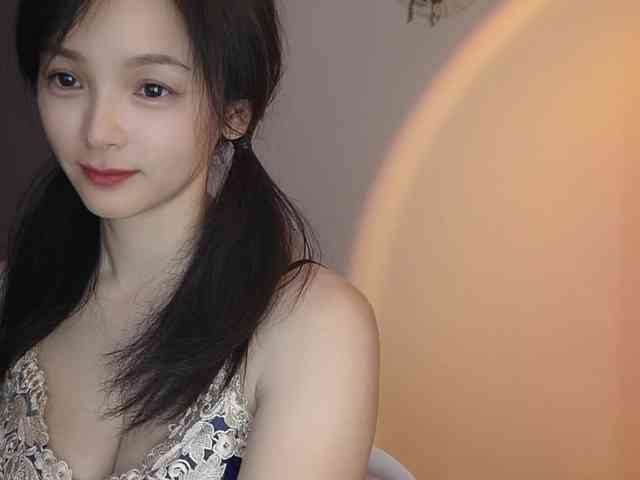 lanerb bongacams live cam model