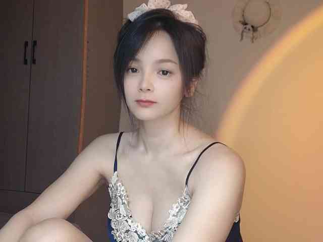 lanerb bongacams live cam model