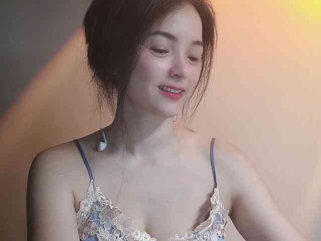 lanerb bongacams live cam model