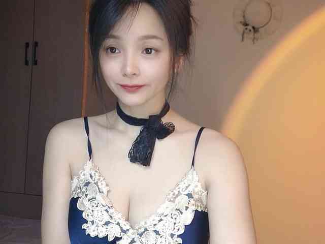 lanerb bongacams live cam model