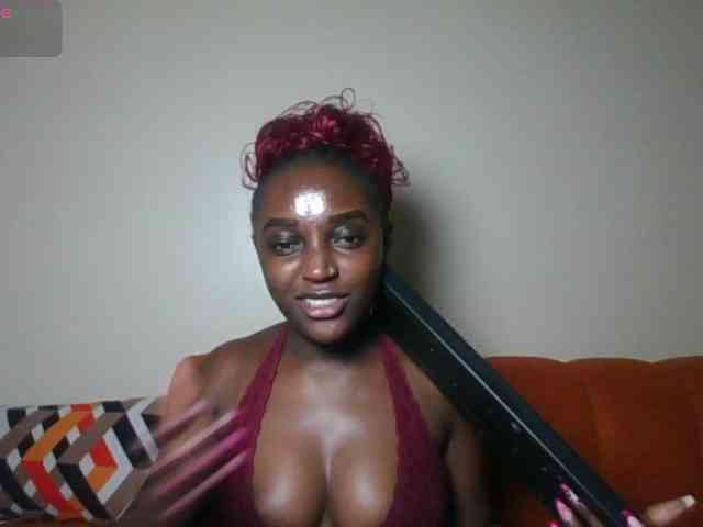 Petiteasshley bongacams live cam model