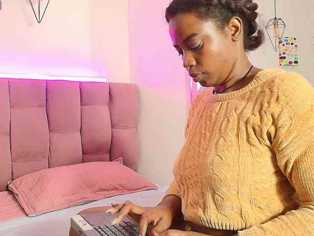 kassandraBrown bongacams live cam model