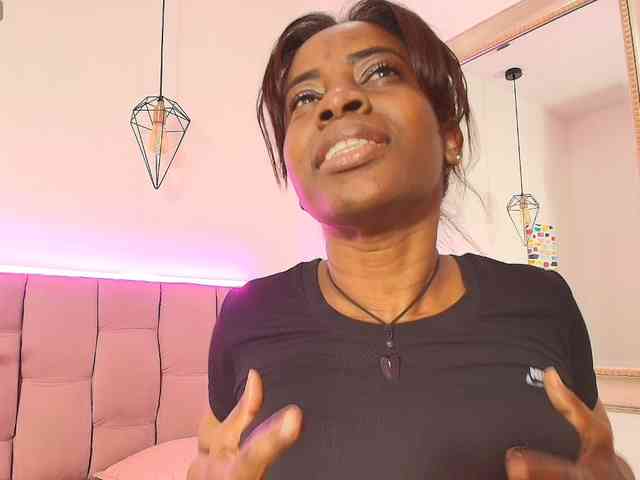 kassandraBrown bongacams live cam model