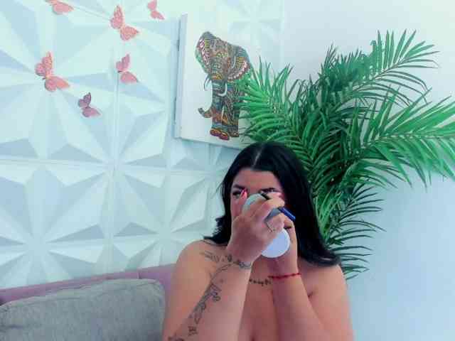 Katty-West bongacams live cam model