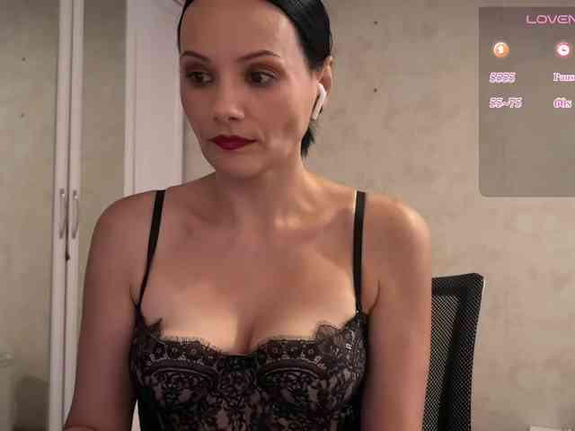 DominatriS bongacams live cam model